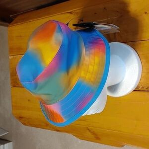 🌸Host Pick🌸NWT Kids The North Face Tie-Dye/Blue Reversible Bucket Hat